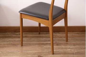北欧ヴィンテージ　チーク材　メンズライクなお部屋にも合うスタイリッシュなデザインのチェア4脚セット(ダイニングチェア、椅子、ビンテージ)(R-047700)