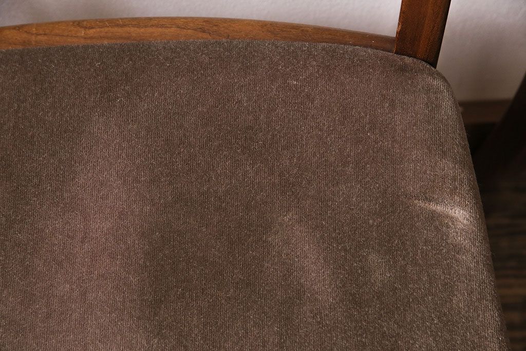 北欧ヴィンテージ　G-PLAN(ジープラン)　チーク材　お部屋に取り入れやすいデザインが魅力のチェア4脚セット(ダイニングチェア、椅子、ビンテージ)(R-047703)