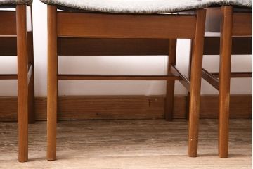 北欧ヴィンテージ　ユニセックスなデザインが格好良いチーク材製のチェア5脚セット(ダイニングチェア、椅子、ビンテージ)(R-047704)