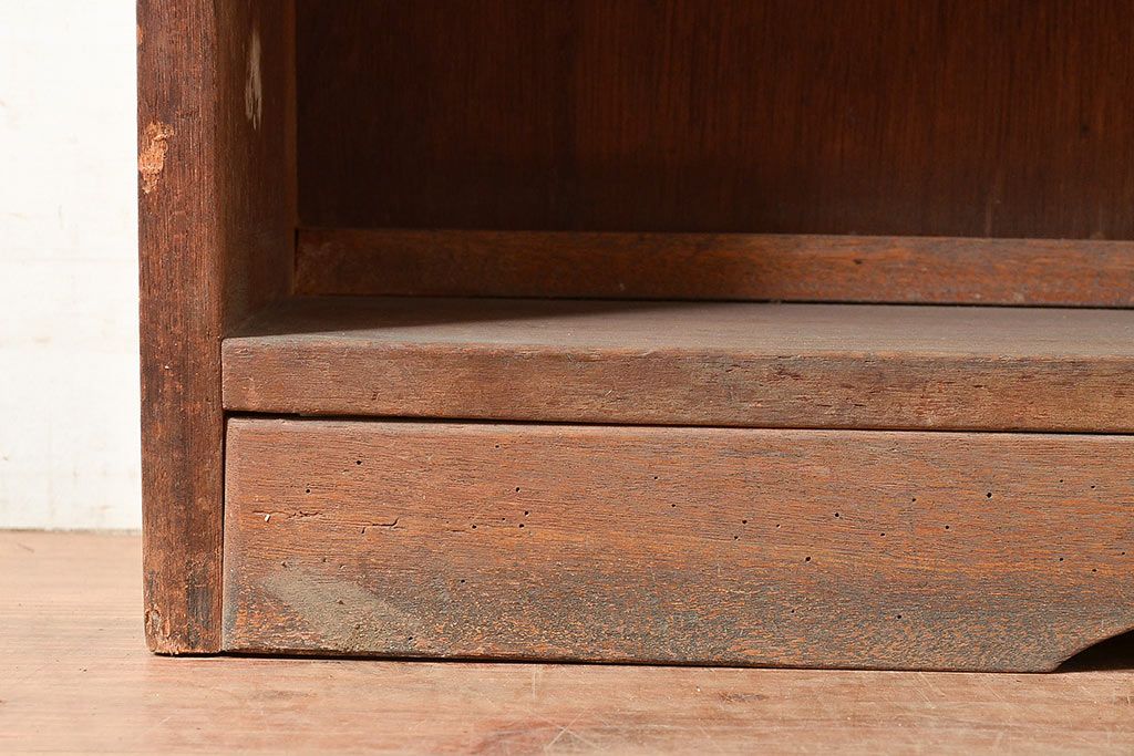 和製アンティーク　使い込まれた風合いが味わい深いシンプルなブックシェルフ(収納棚、本棚)(R-047710)