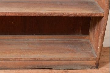 和製アンティーク　使い込まれた風合いが味わい深いシンプルなブックシェルフ(収納棚、本棚)(R-047710)