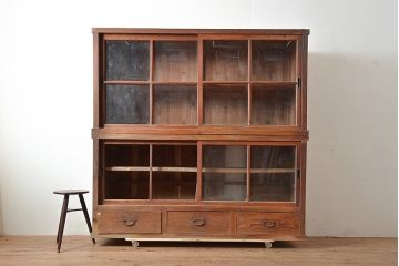 和製アンティーク　たっぷり収納できるシンプルな重ね戸棚(収納棚、食器棚、キャビネット)(R-047713)