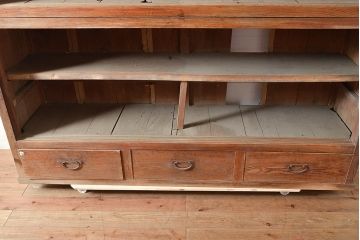 和製アンティーク　たっぷり収納できるシンプルな重ね戸棚(収納棚、食器棚、キャビネット)(R-047713)