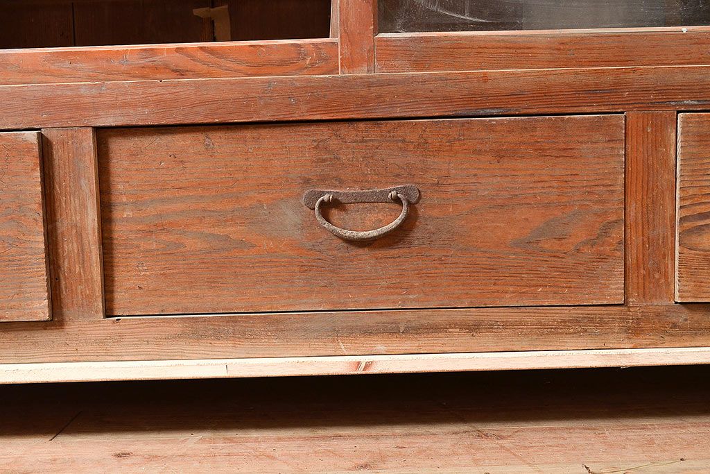 和製アンティーク　たっぷり収納できるシンプルな重ね戸棚(収納棚、食器棚、キャビネット)(R-047713)