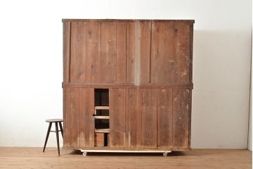 和製アンティーク　たっぷり収納できるシンプルな重ね戸棚(収納棚、食器棚、キャビネット)(R-047713)