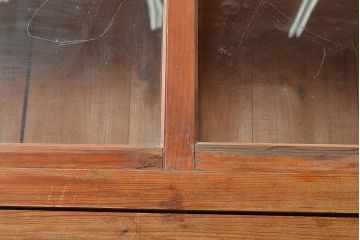 和製アンティーク　たっぷり収納できるシンプルな重ね戸棚・上段(収納棚、食器棚、キャビネット)(R-047714)