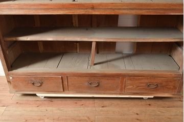 和製アンティーク　たっぷり収納できるシンプルな重ね戸棚・下段(収納棚、食器棚、キャビネット)(R-047715)