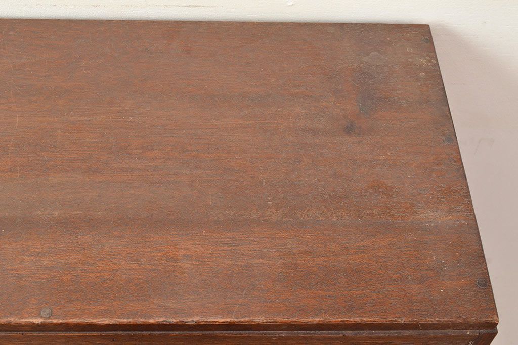 昭和レトロ　扉などのデザインが凝っている可愛らしい佇まいの戸棚(収納棚、キャビネット)(R-047717)