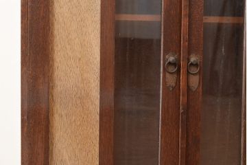 昭和レトロ　扉などのデザインが凝っている可愛らしい佇まいの戸棚(収納棚、キャビネット)(R-047717)