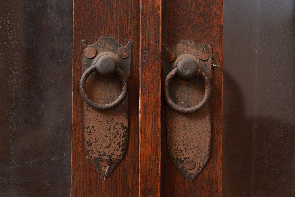 昭和レトロ　扉などのデザインが凝っている可愛らしい佇まいの戸棚(収納棚、キャビネット)(R-047717)