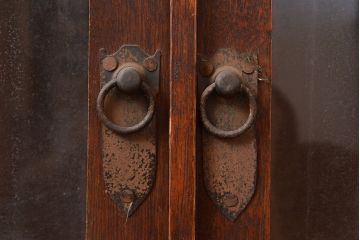 昭和レトロ　扉などのデザインが凝っている可愛らしい佇まいの戸棚(収納棚、キャビネット)(R-047717)