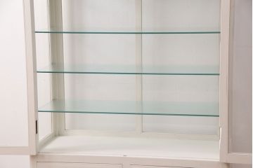 和製アンティーク　ホワイトカラーが可愛らしいレトロなケビントガラスケース(陳列棚、ショーケース、飾り棚)(R-047719)