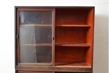 和製アンティーク　レトロな佇まいが趣溢れるヒノキ材製の重ね戸棚(収納棚、飾り棚、キャビネット)(R-047721)