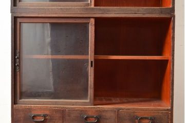 和製アンティーク　レトロな佇まいが趣溢れるヒノキ材製の重ね戸棚(収納棚、飾り棚、キャビネット)(R-047721)