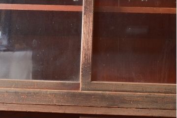 和製アンティーク　レトロな佇まいが趣溢れるヒノキ材製の重ね戸棚(収納棚、飾り棚、キャビネット)(R-047721)