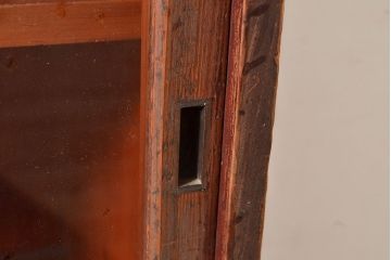 和製アンティーク　レトロな佇まいが趣溢れるヒノキ材製の重ね戸棚(収納棚、飾り棚、キャビネット)(R-047721)