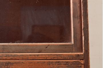 和製アンティーク　レトロな佇まいが趣溢れるヒノキ材製の重ね戸棚(収納棚、飾り棚、キャビネット)(R-047721)