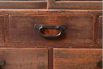 和製アンティーク　レトロな佇まいが趣溢れるヒノキ材製の重ね戸棚(収納棚、飾り棚、キャビネット)(R-047721)