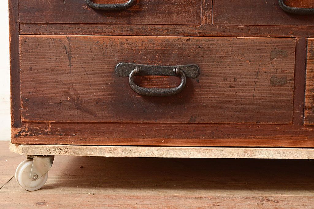 和製アンティーク　レトロな佇まいが趣溢れるヒノキ材製の重ね戸棚(収納棚、飾り棚、キャビネット)(R-047721)