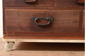 和製アンティーク　レトロな佇まいが趣溢れるヒノキ材製の重ね戸棚(収納棚、飾り棚、キャビネット)(R-047721)