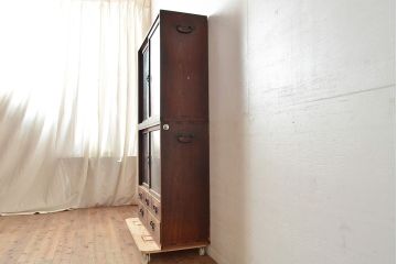 和製アンティーク　レトロな佇まいが趣溢れるヒノキ材製の重ね戸棚(収納棚、飾り棚、キャビネット)(R-047721)
