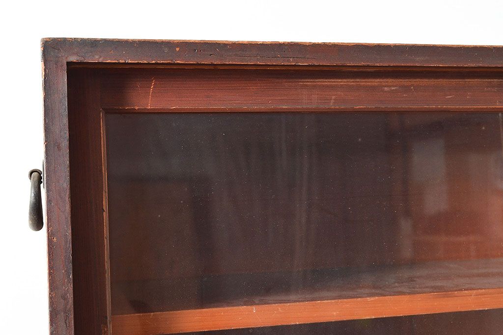 和製アンティーク　レトロな佇まいが趣溢れるヒノキ材製の戸棚(収納棚、飾り棚、キャビネット)(R-047722)