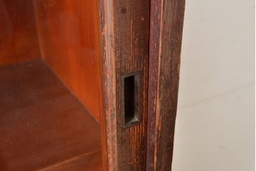 和製アンティーク　レトロな佇まいが趣溢れるヒノキ材製の戸棚(収納棚、飾り棚、キャビネット)(R-047722)