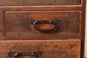 和製アンティーク　レトロな佇まいが趣溢れるヒノキ材製の戸棚(収納棚、飾り棚、キャビネット)(R-047723)