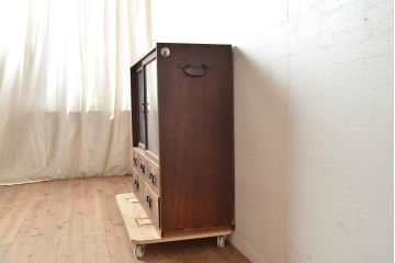 和製アンティーク　レトロな佇まいが趣溢れるヒノキ材製の戸棚(収納棚、飾り棚、キャビネット)(R-047723)
