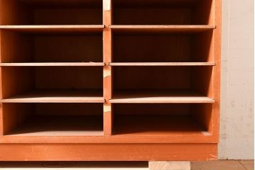 昭和レトロ　棚板が取り外しできるラワン材製の書類棚(収納棚、書類ケース)(R-047725)