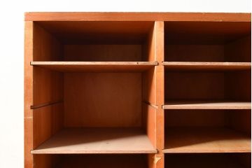 昭和レトロ　棚板が取り外しできるラワン材製の書類棚(収納棚、書類ケース)(R-047725)