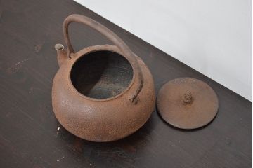 南部照光堂　富岡製糸所　照憲皇太后　御歌　記念鉄瓶(茶道具)(R-047729)