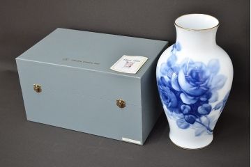 大倉陶園　ブルーローズ　花瓶　共箱　定価43,200円(花器、フラワーベース)(R-047731)