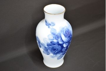 大倉陶園　ブルーローズ　花瓶　共箱　定価43,200円(花器、フラワーベース)(R-047731)