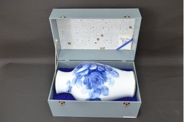 大倉陶園　ブルーローズ　花瓶　共箱　定価43,200円(花器、フラワーベース)(R-047731)