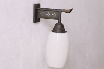 アンティーク照明　花のモチーフがポイントの可愛らしいウォールランプ(壁掛け照明、壁付け照明)(R-047777)