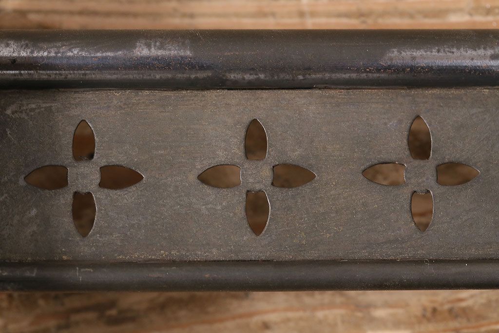 アンティーク照明　花のモチーフがポイントの可愛らしいウォールランプ(壁掛け照明、壁付け照明)(R-047777)