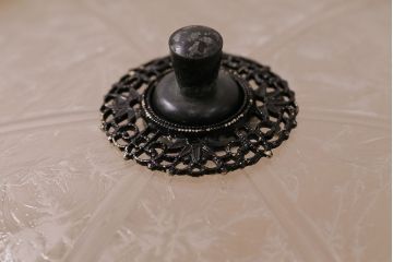 アンティーク照明　昭和初期　摺ガラス地結霜ガラス　上品で凝った作りが魅力的なグローブ照明(ガラスシェード、天井照明、吊り下げ照明)(R-047780)