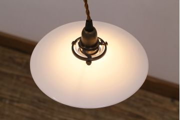 アンティーク照明　レトロな雰囲気たっぷりな平笠のペンダントライト(天井照明、吊り下げ照明、電笠)(R-047782)