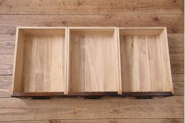 中古　志太民芸家具　懐かしさとモダンな雰囲気をを兼ね備えた格子茶たんす(水屋、和箪笥、収納棚)(R-047787)