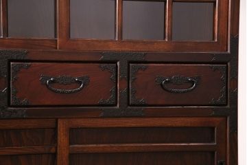 中古　志太民芸家具　懐かしさとモダンな雰囲気をを兼ね備えた格子茶たんす(水屋、和箪笥、収納棚)(R-047787)