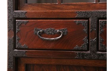 中古　志太民芸家具　懐かしさとモダンな雰囲気をを兼ね備えた格子茶たんす(水屋、和箪笥、収納棚)(R-047787)