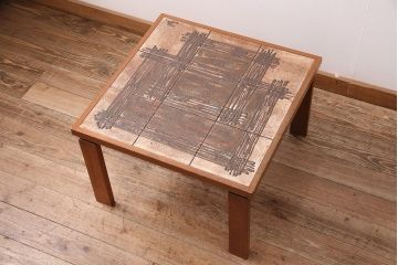 北欧ヴィンテージ　タイルトップのデザインがおしゃれなデンマーク製のセンターテーブル(リビングテーブル、コーヒーテーブル、ビンテージ)(R-047789)