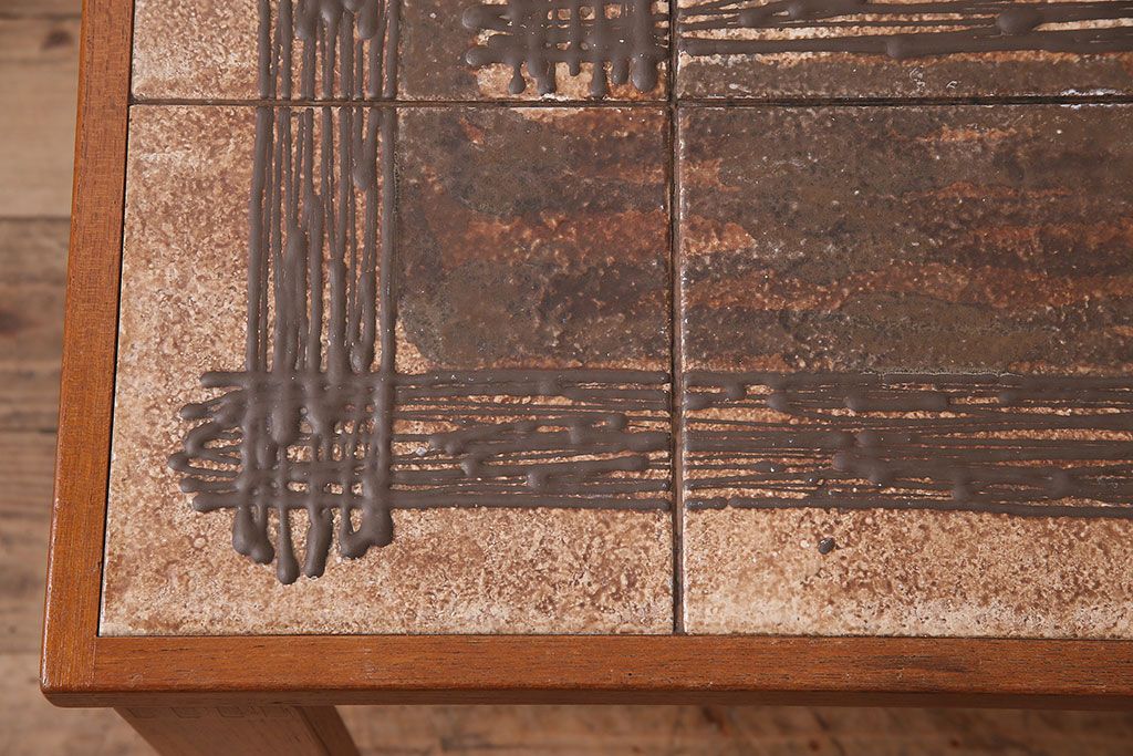 北欧ヴィンテージ　タイルトップのデザインがおしゃれなデンマーク製のセンターテーブル(リビングテーブル、コーヒーテーブル、ビンテージ)(R-047789)