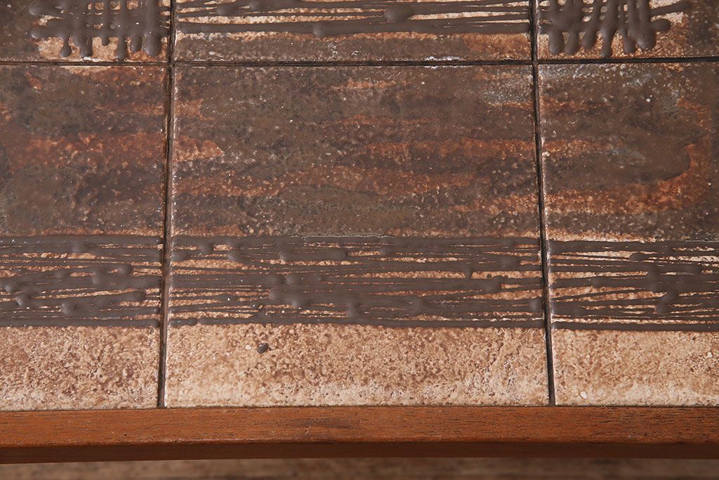 北欧ヴィンテージ　タイルトップのデザインがおしゃれなデンマーク製のセンターテーブル(リビングテーブル、コーヒーテーブル、ビンテージ)(R-047789)