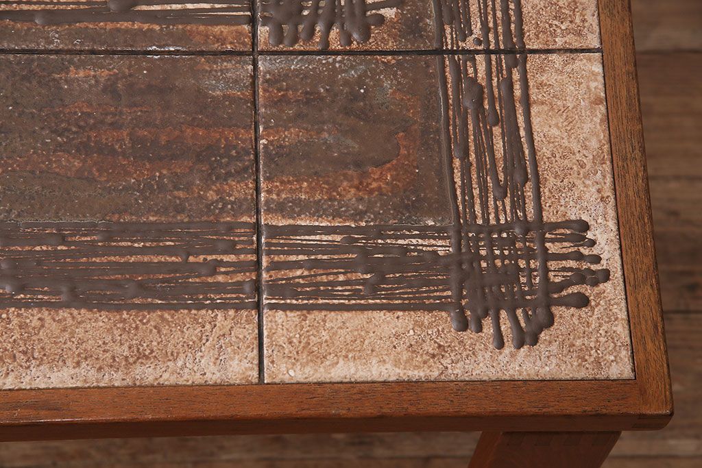 北欧ヴィンテージ　タイルトップのデザインがおしゃれなデンマーク製のセンターテーブル(リビングテーブル、コーヒーテーブル、ビンテージ)(R-047789)