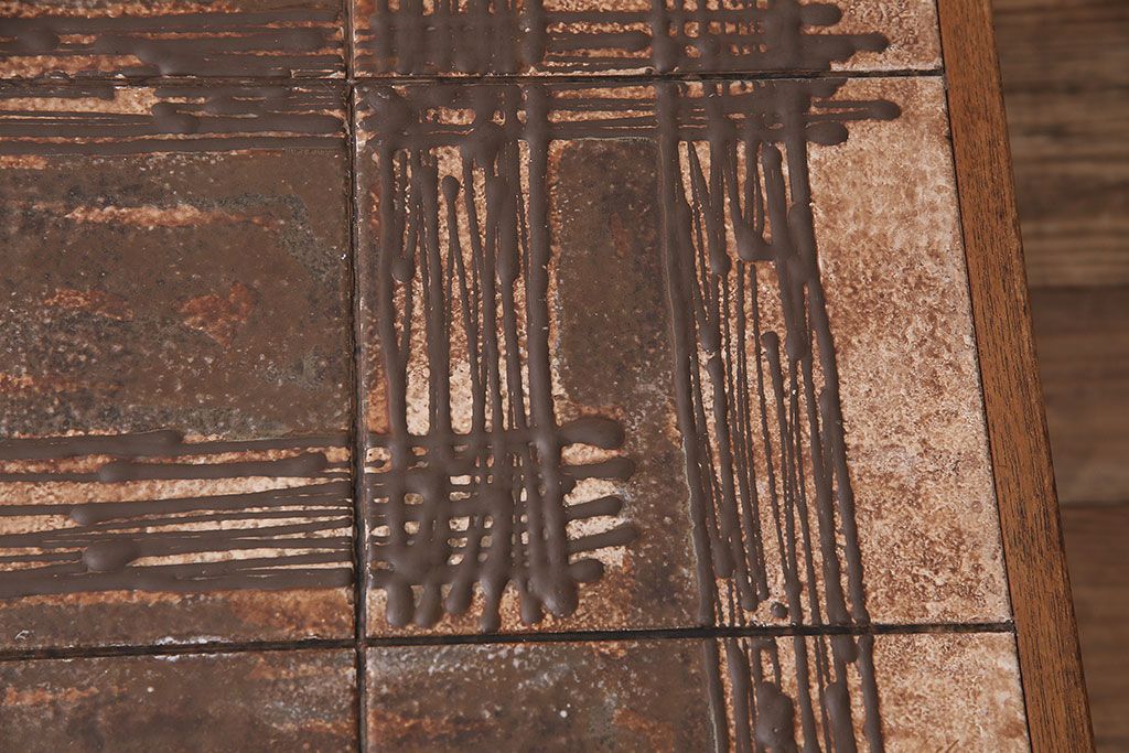 北欧ヴィンテージ　タイルトップのデザインがおしゃれなデンマーク製のセンターテーブル(リビングテーブル、コーヒーテーブル、ビンテージ)(R-047789)