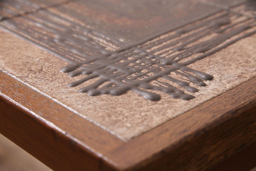 北欧ヴィンテージ　タイルトップのデザインがおしゃれなデンマーク製のセンターテーブル(リビングテーブル、コーヒーテーブル、ビンテージ)(R-047789)