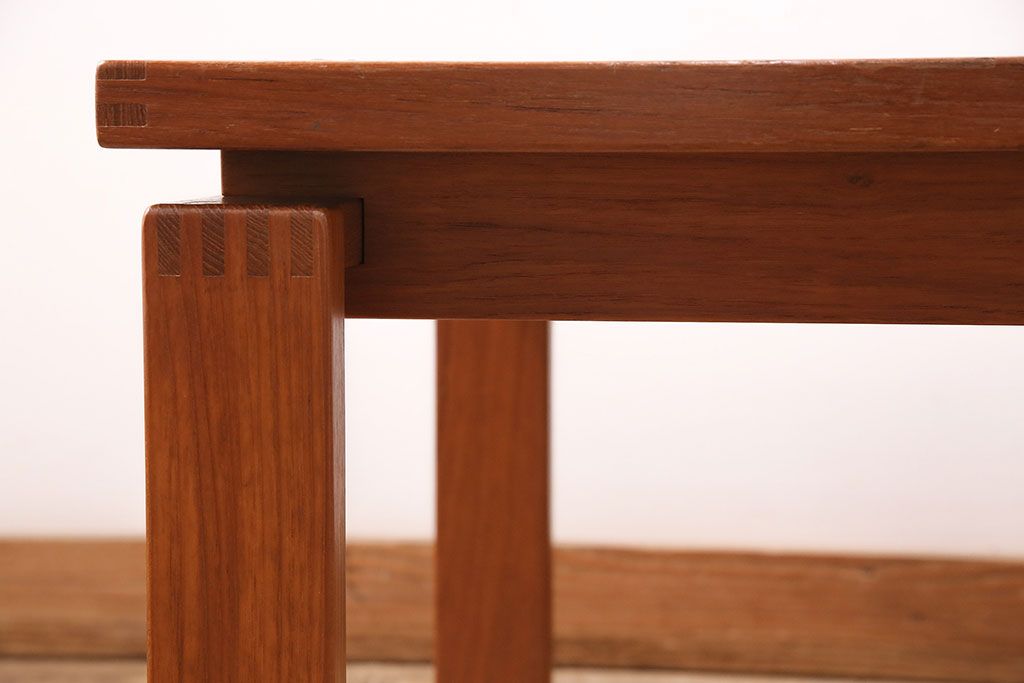 北欧ヴィンテージ　タイルトップのデザインがおしゃれなデンマーク製のセンターテーブル(リビングテーブル、コーヒーテーブル、ビンテージ)(R-047789)