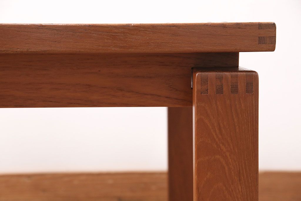 北欧ヴィンテージ　タイルトップのデザインがおしゃれなデンマーク製のセンターテーブル(リビングテーブル、コーヒーテーブル、ビンテージ)(R-047789)